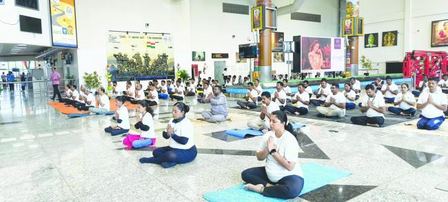 ವಿಮಾನ ನಿಲ್ದಾಣದಲ್ಲಿ ಯೋಗ ದಿನ ಆಚರಣೆ