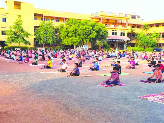ಘನಮಠೇಶ್ವರ ಶಿಕ್ಷಣ ಸಂಸ್ಥೆಯಲ್ಲಿ ವಿಶ್ವ ಯೋಗ  ದಿನ ಆಚರಣೆ 