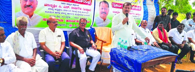 ರಸ್ತೆ ಕಾಮಗಾರಿಗೆ ಸಿ ಎಸ್ ನಾಡಗೌಡ(ಅಪ್ಪಾಜಿ) ಭೂಮಿಪೂಜೆ  