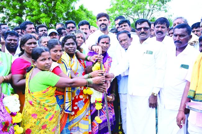 ಸುಮಾರು 10.11 ಕೋಟಿ ವೆಚ್ಚದಲ್ಲಿ ವಿವಿಧ ಅಭಿವೃದ್ಧಿ ಕಾಮಗಾರಿಗೆ ಶಾಸಕ ಜೆ.ಎನ್‌.ಗಣೇಶ ಶಂಕುಸ್ಥಾಪನೆ  