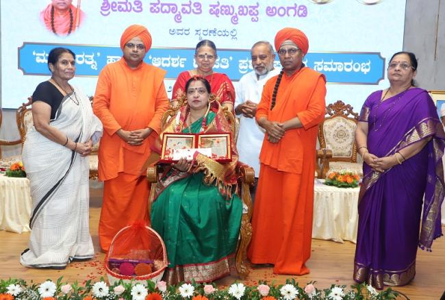 ಖ್ಯಾತ ಹಿಂದುಸ್ತಾನಿ ಗಾಯಕಿ ರೋಹಿಣಿ ಮಹಿಳಾ ರತ್ನ ಪ್ರಶಸ್ತಿ 