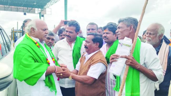 ಕಳಪೆ ಬಿತ್ತನೆ ಬೀಜ ವಿತರಣೆ: ಪರಿಹಾರಕ್ಕೆ ಸಚಿವರ ಭರವಸೆ