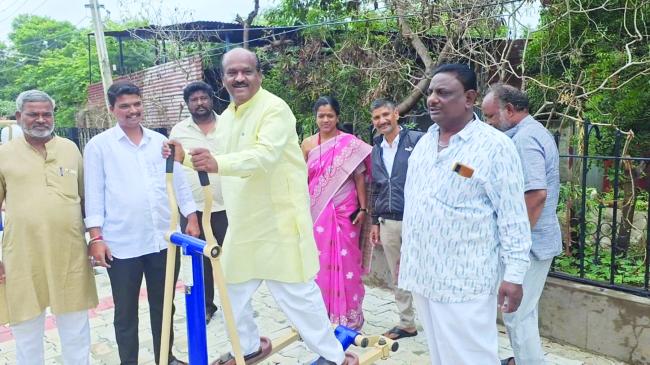 ಜವುಳ ಗಲ್ಲಿಯಲ್ಲಿ ವಿವಿಧ ಅಭಿವೃದ್ಧಿ ಕಾಮಗಾರಿಗಳ ವೀಕ್ಷಣೆ