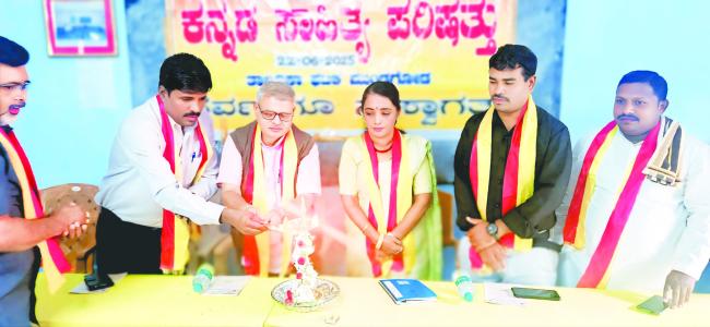 ಕಸಾಪ ತಾಲೂಕಾ ಘಟಕ ಮುಂಡಗೋಡ ವತಿಯಿಂದ ಮುಂಗಾರು ಮಳೆಯಲ್ಲಿ ತೇಲಿದ ಕವಿ ಹೃದಯ  