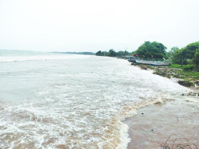 ಕಡಲು : ದಾಂಡೇಲಿಯಲ್ಲಿ ವಿಪರೀತ ಗಾಳಿ ಮಳೆ ಹಠಾತ್ ಶಾಲೆಗಳಿಗೆ ರಜೆ ಘೋಷಣೆ  