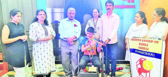 ಸಿದ್ದಾರ್ಥ ಹಬೀಬ ಅವರಿಗೆ ಜೈಂಟ್ಸ ಗ್ರುಪ್ ಆಫ್ ಸಹೇಲಿ ವತಿಯಿಂದ ಮಾಲಾರೆ​‍್ಣ 