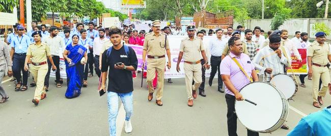 ಯುವಕರು ದುಶ್ಚಟಗಳಿಗೆ ದಾಸರಾಗದೇ ಸುಂದರ ಜೀವನ ರೂಪಿಸಿಕೊಳ್ಳಿ: ನ್ಯಾ.ಎ.ಹರೀಶ 