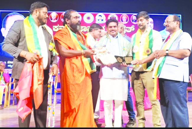 ದಶಮಾನೋತ್ಸವ ರಾಜ್ಯ ಯುವ ಸಿರಿ ಪ್ರಶಸ್ತಿಗೆ ಶರೀಫ ಭಾಜನ  