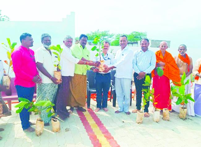 ಸಸಿಗಳನ್ನು ನೆಟ್ಟು ಪಾಲನೆ ಪೋಷಣೆ ಮಾಡುವುದು ನಮ್ಮೇಲ್ಲರ ಕರ್ತವ್ಯ   