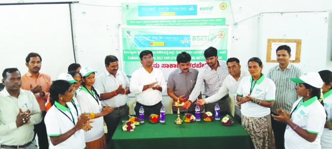 ಮೀನು ಸಾಕಾಣಿಕೆಯಿಂದ ಆರ್ಥಿಕ ಅಭಿವೃದ್ಧಿ: ಜಿಪಂ ಉಪಕಾರ್ಯದರ್ಶಿ ಗಿರಿಜಾ ಶಂಕರ್ 