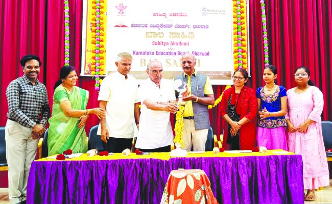 ಮಕ್ಕಳ ವ್ಯಕ್ತಿತ್ವ ವಿಕಸನಕ್ಕೆ ಸಾಹಿತ್ಯ ಪೂರಕ: ಡಾ. ಬಸು ಬೇವಿನಗಿಡದ 