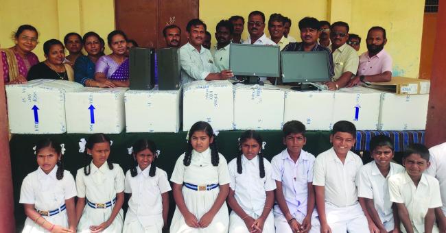 ಸಕ್ಕರೆ ಕಾರ್ಖಾನೆಯ ಸ.ಹಿ.ಪ್ರಾ ಶಾಲೆಗೆ ಉಚಿತ ಕಂಪ್ಯೂಟರ್ ವಿತರಣೆ 
