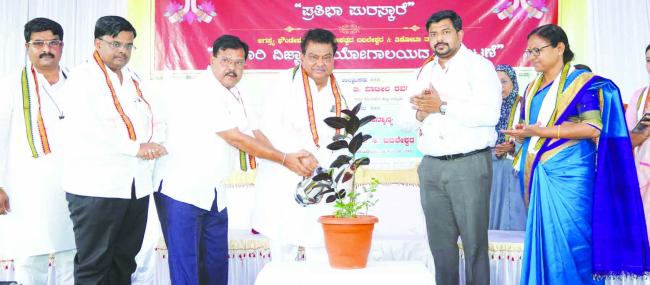 ಪ್ರಾಥಮಿಕ ಹಂತದಲ್ಲೇ ಶಿಕ್ಷಣಕ್ಕೆ ಒತ್ತು ನೀಡಲು ಸಚಿವ ಡಾ.ಎಂ.ಬಿ.ಪಾಟೀಲ ಕರೆ 