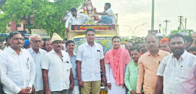 ಲಿಂಗೈಕ್ಯ ವಿರಕ್ತ ಸ್ವಾಮಿಗಳ ಮೂರ್ತಿ ಪ್ರತಿಷ್ಠಾಪನಾ ಕಾರ್ಯಕ್ರಮ: ಬೃಹತ್ ಬೈಕ್ ರ್ಯಾಲಿ  