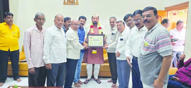 ಯೋಗ ಶಿಬಿರದ ಯಶಸ್ಸಿಗೆ ಸಹಕರಿಸಿದ ಶಾಸಕ ಸವದಿಗೆ ಸನ್ಮಾನ  