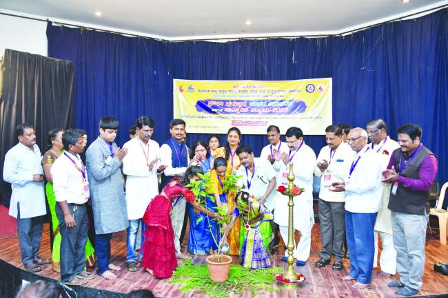 ಸಾಹಿತ್ಯ ಪರಿಷತ್ತಿನ ಕಾರ್ಯ ಶ್ಲಾಘನೀಯ: ರಾಜು ತಾಳಿಕೋಟಿ 