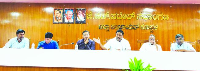 ಪ್ರಮಾಣದಂತೆ ಆಹಾರ ಸಾಮಾಗ್ರಿಗಳನ್ನು ವಿತರಿಸಿ : ರೆಡ್ಡಿ ಶ್ರೀನಿವಾಸ 