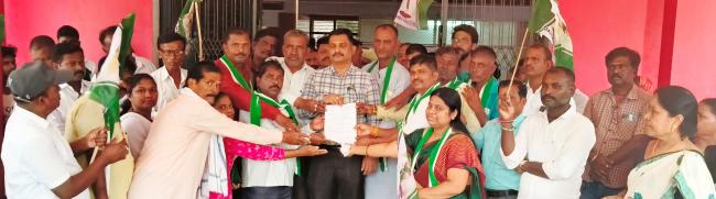 ತಹಶೀಲ್ದಾರ ಭಾಗವಾನ್ ಅವರ  ಮೂಲಕ ರಾಜ್ಯಪಾಲರಿಗೆ ಮನವಿ 