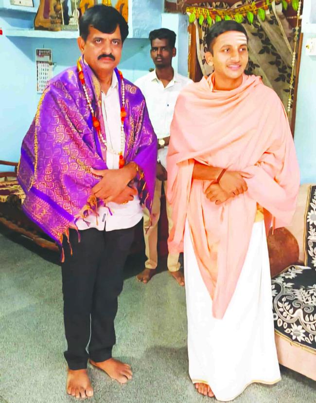 ಶ್ರೀ ಖಾಸ್ಗತೇಶ್ವರ ಮಠಕ್ಕೆ ಡಾ.ಪ್ರಭುಗೌಡ ಲಿಂಗದಳ್ಳಿ ಭೇಟಿ  