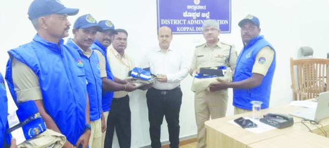 ಪ್ರವಾಸಿ ಮಿತ್ರ ಸಿಬ್ಬಂದಿಗಳಿಗೆ ಸಮವಸ್ತ್ರ ವಿತರಣೆ 