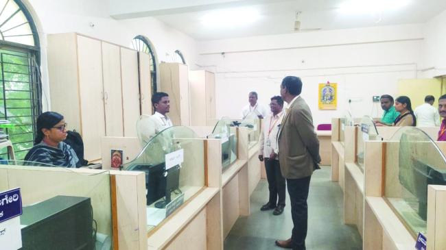 ನಿಗಧಿತ ಕಾಲಾವಧಿಯೊಳಗೆ ಯೋಜನೆಗಳ ಗುರಿ ಸಾಧನೆಗೆ ಸೂಚನೆ: ಜಿಲ್ಲಾಧಿಕಾರಿ ಡಾ. ದಾನಮ್ಮನವರ 