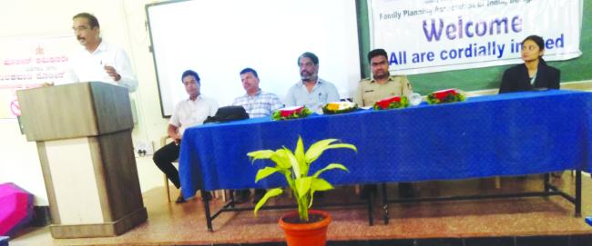 ‘ಯುವಜನಾಂಗ ದುಶ್ಚಟಕ್ಕೆ ಮಾರುಹೋಗದೆ ಉತ್ತಮ ಭವಿಷ್ಯವನ್ನು ರೂಪಿಸಿಕೊಳ್ಳಿ’ 