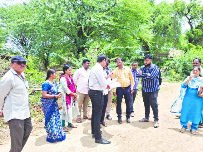 ನರೇಗಾ ಕಾಮಗಾರಿ ಗುಣಮಟ್ಟ ಪರೀಶೀಲಿಸಿದ ಜಿಪಂ ಸಿಇಒ ಭರತ್‌ಎಸ್‌