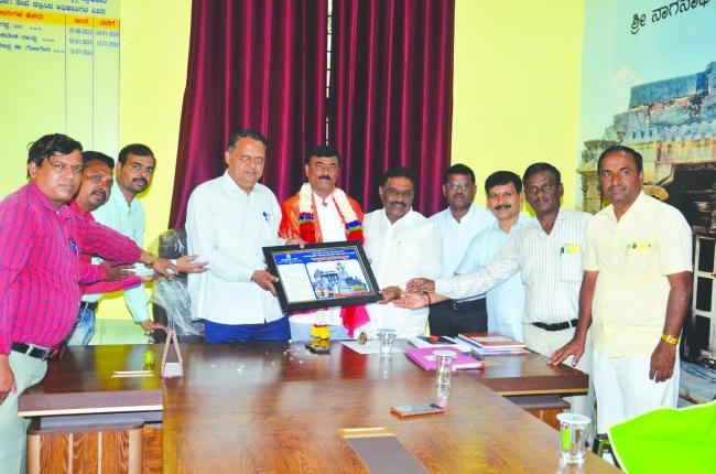 ಸರಕಾರಿ ನೌಕರರ ಸಂಘದ ನೂತನ ಅಧ್ಯಕ್ಷ ಡಾ.ಬಸವರಾಜ ಅವರಿಗೆ ಸನ್ಮಾನ 