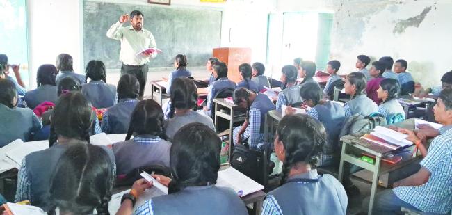 ಕಾಳಿದಾಸ ಪ್ರೌಢ ಶಾಲೆಗೆ ಜಿ.ಪಂ. ಸಿಇಓ ರಿಷಿ ಆನಂದ ಭೇಟಿ: ಪರೀಶೀಲನೆ  
