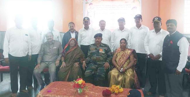 ನಿವೃತ್ತ ಸೈನಿಕನಿಗೆ ಮಾಜಿ ಸೈನಿಕರ ಸಂಘದಿಂದ ಸನ್ಮಾನ 