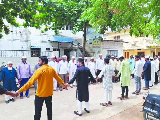 ವಕ್ಫ್‌ ತಿದ್ದುಪಡಿ ಕಾಯ್ದೆ ಜಾರಿಗೆ ವಿರೋಧಿಸಿ ಮಸೀದಿಗಳ ಮುಂದೆ ಮೌನ ಪ್ರತಿಭಟನೆ