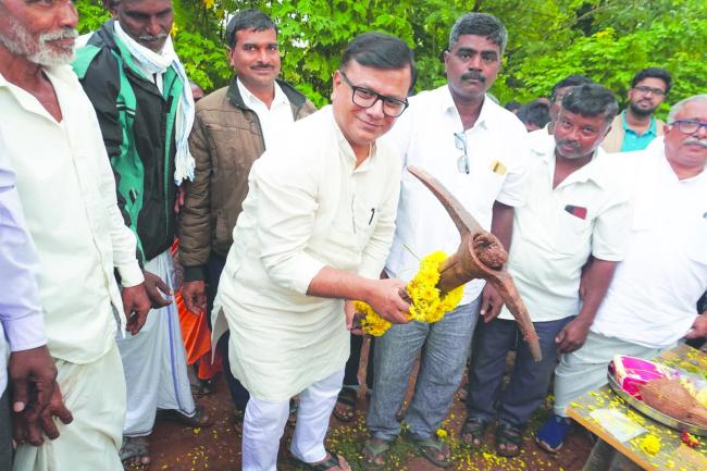 19 ಲಕ್ಷ ರೂ. ವೆಚ್ಚದಲ್ಲಿ ಅಂಗನವಾಡಿ ಕೇಂದ್ರದ ನೂತನ ಕಟ್ಟಡ ನಿರ್ಮಾಣ ಭೂಮಿಪೂಜೆ 