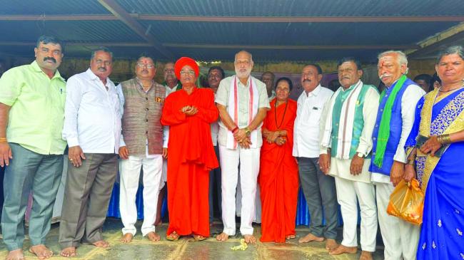 ಹುನಗುಂದ ಗ್ರಾಮದ ವಿರಕ್ತಮಠದ ಸಭಾಂಗಣದಲ್ಲಿ ಜಾನಪದ ಸಾಂಸ್ಕೃತಿಕ ಕಾರ್ಯಕ್ರಮ  