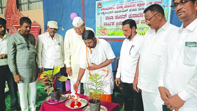ಶಿಕ್ಷಣದ ಜೊತೆ ಉತ್ತಮ ಸಂಸ್ಕಾರ ಕಲಿಸಿ: ಸಿದ್ದರಾಮಶ್ರೀ 