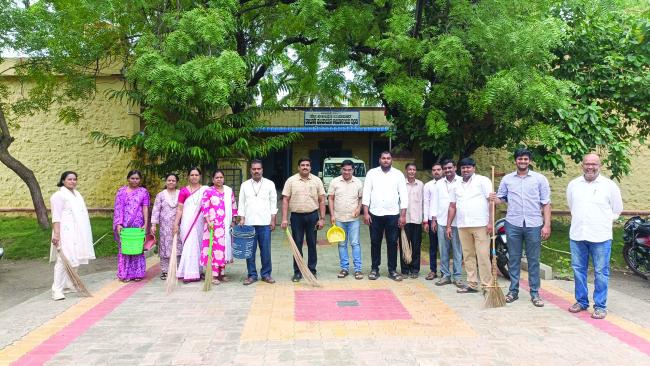 ಇಂಡಿ ತಾಲೂಕ ಪಂಚಾಯತಿಯಲ್ಲಿ ಸ್ವಚ್ಛ ಶನಿವಾರ ಅಭಿಯಾನ 