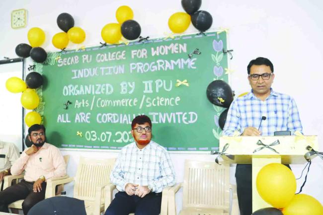 ವಿದ್ಯಾರ್ಥಿಗಳು ಪುಸ್ತಕಗಳ ಜೊತೆಗೆ ಪರಿಸರದ ಕಡೆಗೆ  ಗಮನಹರಿಸಬೇಕು: ಪುಣೇಕರ್  