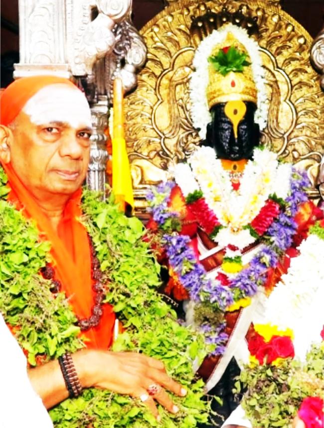  ಕಾಶಿ ಜಗದ್ಗುರುಗಳಿಂದ ಪಂಢರಪುರದ ವಿಠ್ಠಲನಿಗೆ ಇಷ್ಟಲಿಂಗ ಧಾರಣೆ  