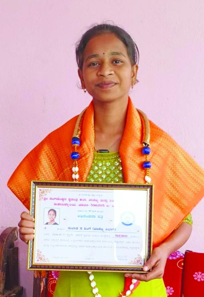 ಸುಜಾತಾ ಸಿಂಗೆ ವಾಣಿಜ್ಯ ವಿಭಾಗದಲ್ಲಿ ಅತ್ಯುನ್ನ ಶ್ರೇಣಿಯಲ್ಲಿ ಉತ್ತೀರ್ಣ ಗೌರವ ಸನ್ಮಾನ 