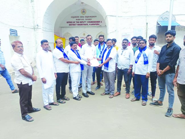 ಡಾ.ಬಿ.ಆರ್‌. ಅಂಬೇಡ್ಕರ್ ಅಭಿವೃದ್ಧಿ ನಿಗಮದ ವ್ಯವಸ್ಥಾಪಕ ಬಿ.ಜೆ.ಇಂಡಿ ಅವರನ್ನು ಅಮಾನತ್ತುಗೊಳಿಸಲು ಆಗ್ರಹ 