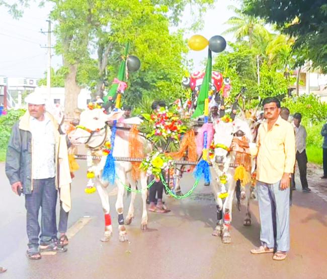 ಮೊಹರಂ ನಿಮಿತ್ಯ ಬಸವಣ್ಣನ ಮೆರವಣಿಗೆ 