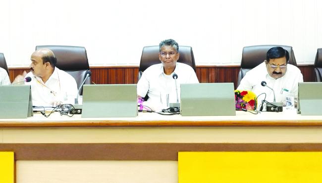 ನೀರಾವರಿ ಯೋಜನೆಗಳನ್ನು ಸಕಾಲದಲ್ಲಿ ಪೂರ್ಣಗೊಳಿಸಲು ಸಚಿವ ಸತೀಶ ಜಾರಕಿಹೊಳಿ ಸೂಚನೆ  