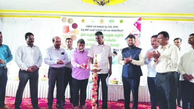 ಸರ್ಕಾರದ ಯೋಜನೆ ಸದುಪಯೋಗ ಪಡೆದುಕೊಂಡು  ಉದ್ಯಮಿಯಾಗಿ: ಜಿಲ್ಲಾ ಉಸ್ತುವಾರಿ ಸಚಿವ ಸತೀಶ ಜಾರಕಿಹೊಳಿ 