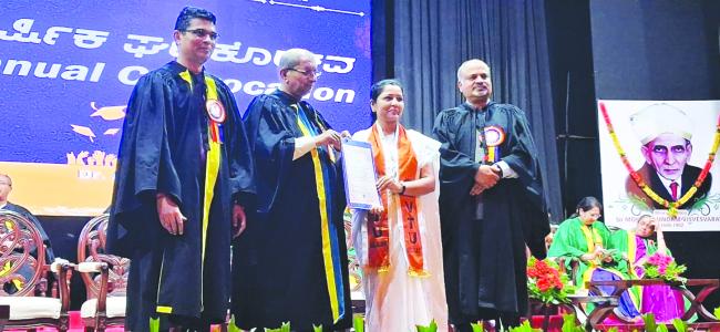 ಅನಿತಾ ಸಂತೋಷ ಗಡದವರಗೆ ಪಿಹೆಚ್‌ಡಿ ಪ್ರದಾನ 