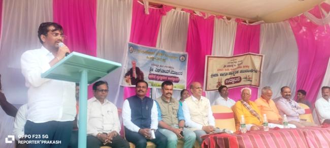 ಪಡೆದ ಶಿಕ್ಷಣ ಸಾರ್ಥಕಪಡಿಸಿಕೊಳ್ಳಲು ಮುಂದಾಗಿ: ಶಾಸಕ ಲಮಾಣಿ 