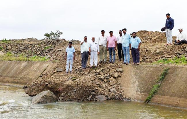 ಮುಖ್ಯ ಕಾಲುವೆಯಿಂದ ಕೆರೆಗೆ ನೀರು ಬರಲು ಪ್ರಾರಂಭ 