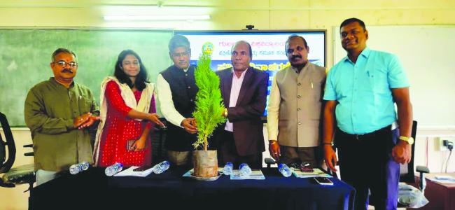 ಪತ್ರಕರ್ತರು ವಸ್ತುನಿಷ್ಠ ವರದಿಗೆ ಆದ್ಯತೆ ನೀಡಬೇಕು: ಕುಲಪತಿ ಪ್ರೊ. ಬಾಬಣ್ಣ 