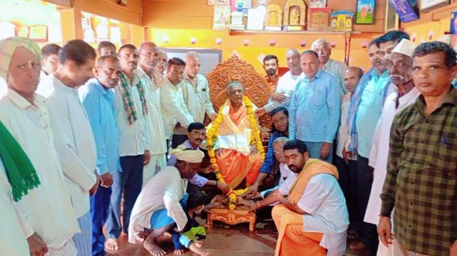 ಗುರುಪೂರ್ಣಿಮೆ ಪ್ರಯುಕ್ತ   ಬಸವಲಿಂಗ ಶ್ರೀಗಳ ಪಾದಪೂಜೆ  