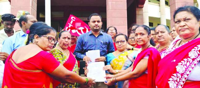 ವಿವಿಧ ಬೇಡಿಕೆಗಳ ಈಡೇರಿಕೆಗೆ ಆಗ್ರಹಿಸಿ ಬಿಸಿಯೂಟ ನೌಕರರ ಮನವಿ 