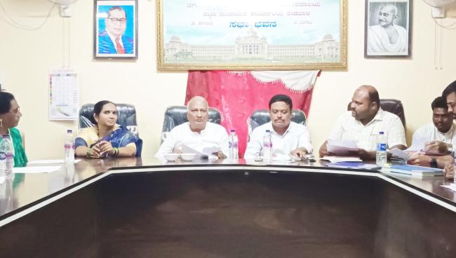 ಸದಸ್ಯರು ಪಕ್ಷಭೇಧ ಬದಿಗಿಟ್ಟು ಪಟ್ಟಣದ ಅಭಿವೃದ್ಧಿಗೆ ಶ್ರಮಿಸಿ: ರಾಜು ಕಾಗೆ 