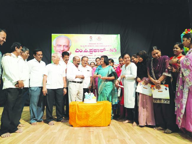 ಮಹಿಳೆಯರು ಸ್ವಾವಲಂಬಿ ಜೀವನ ನಡೆಸಿ: ಎಂ.ಪಿ.ವೀಣಾ  